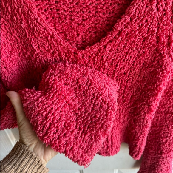 Free People pink found my friend boucle oversized v neck cropped sweater size XS - Picture 4 of 5